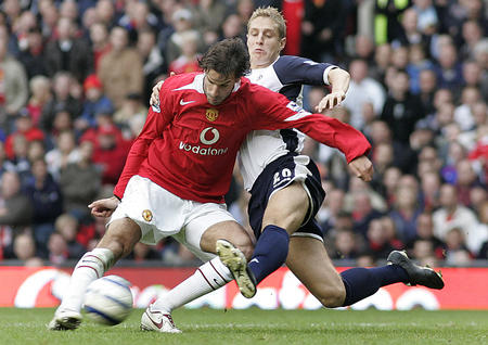 一球迷冲入球场！国足vs日本比赛一度中断澎湃新闻.